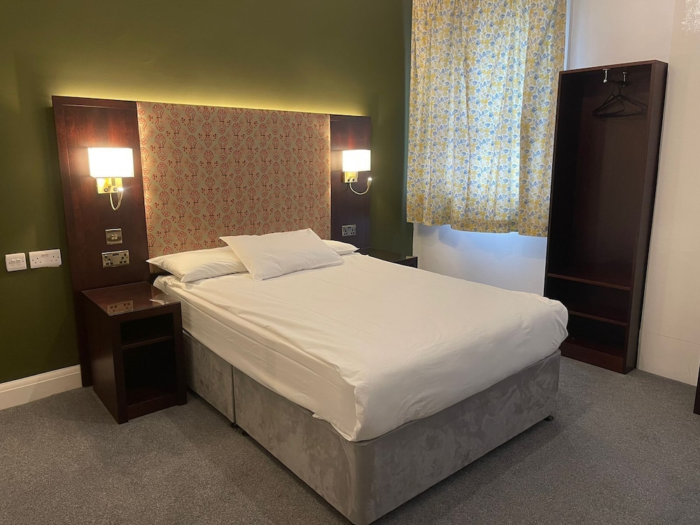 Acacia Hotel