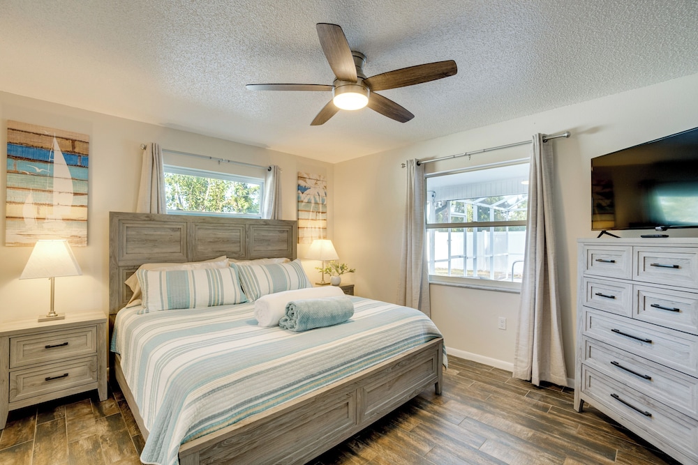 3 Mi to Manasota Key: Stylish Single-story Home!