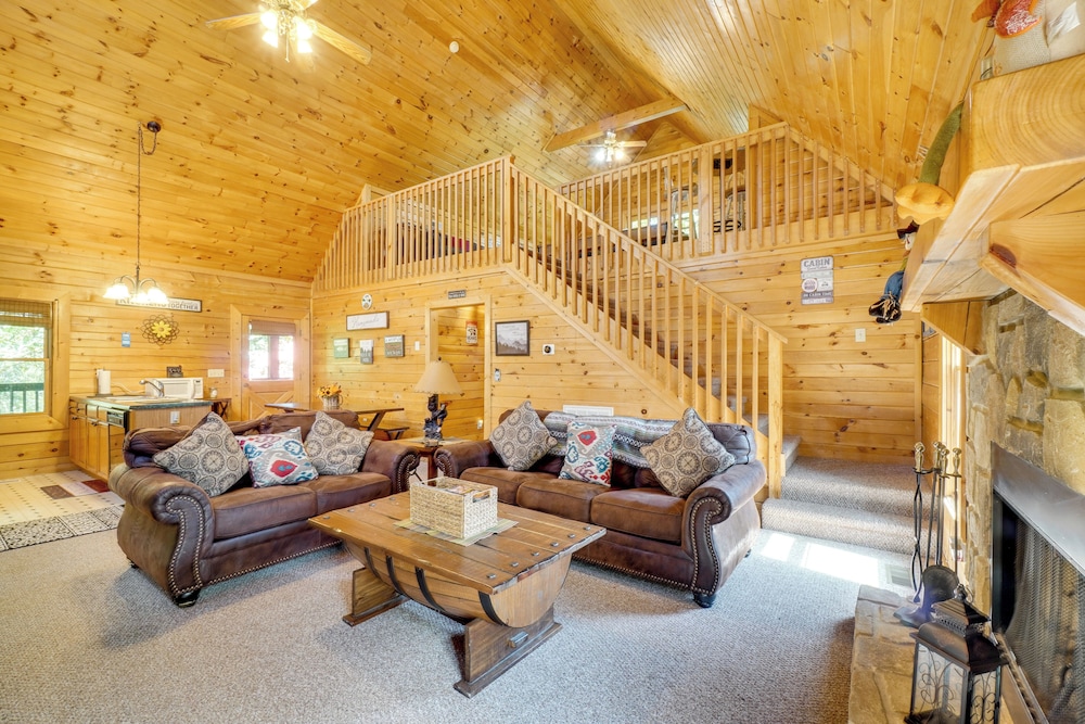 Walk to Douglas Lake: Cabin w/ Private Hot Tub!