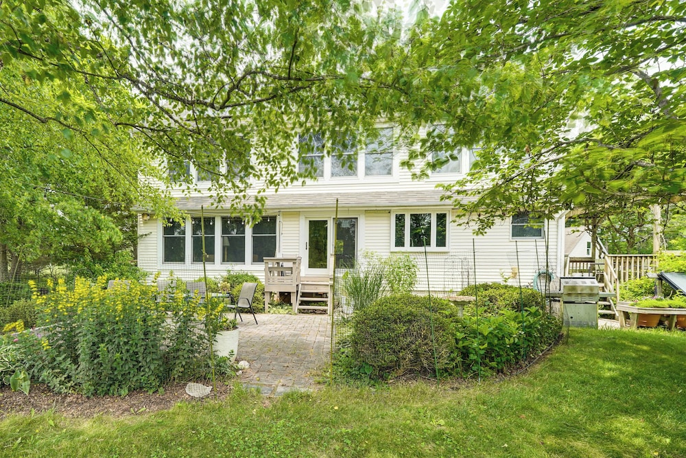 Peaceful Countryside Retreat w/ Yard in Frenchtown