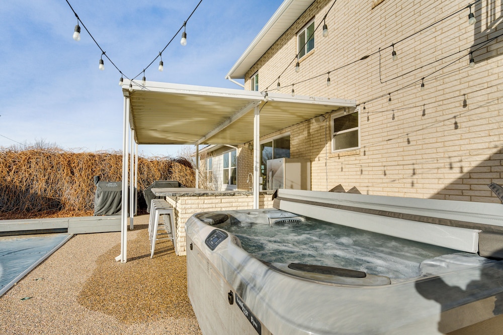 4 Mi to Downtown Ogden: Home w/ Pool Access!