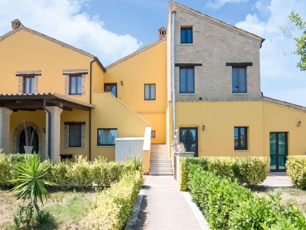 Scenic Apartment in Ascoli Piceno with Hot Tub view 2