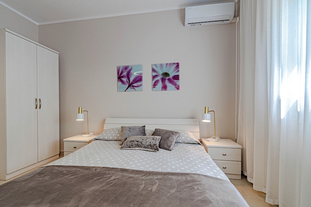 Shoal Bay Beachclub Apartments