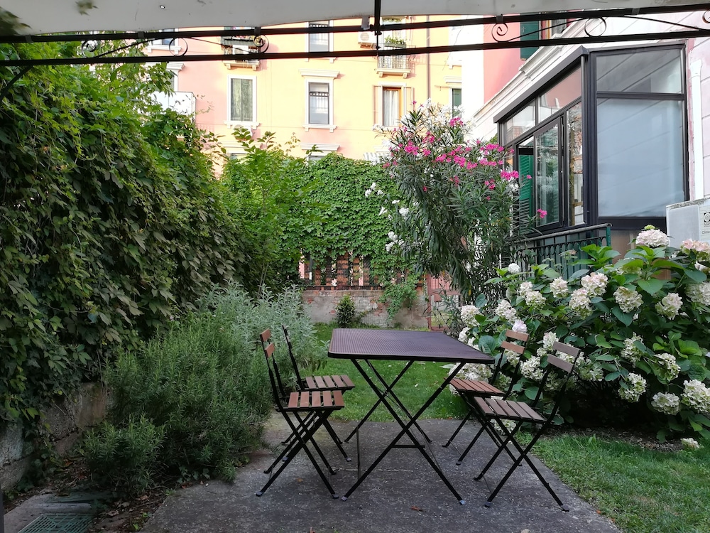 Cozy Apartment with Garden in Dorsoduro photo 3
