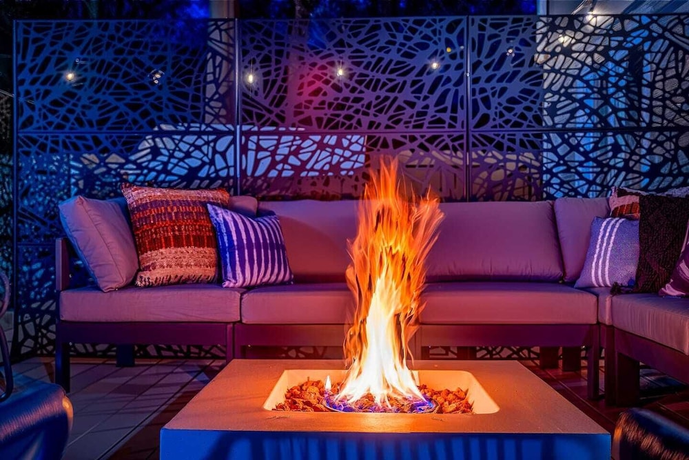 ATL Patio Paradise Pool Hottub Theater Gmrm B-ball