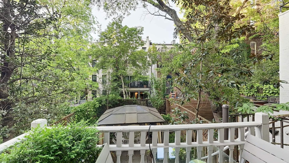 Gramercy Manor Triplex w Private Deck Garden