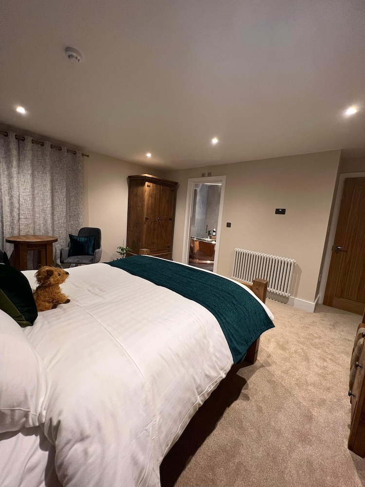 Bulls Head - Holymoorside view 5