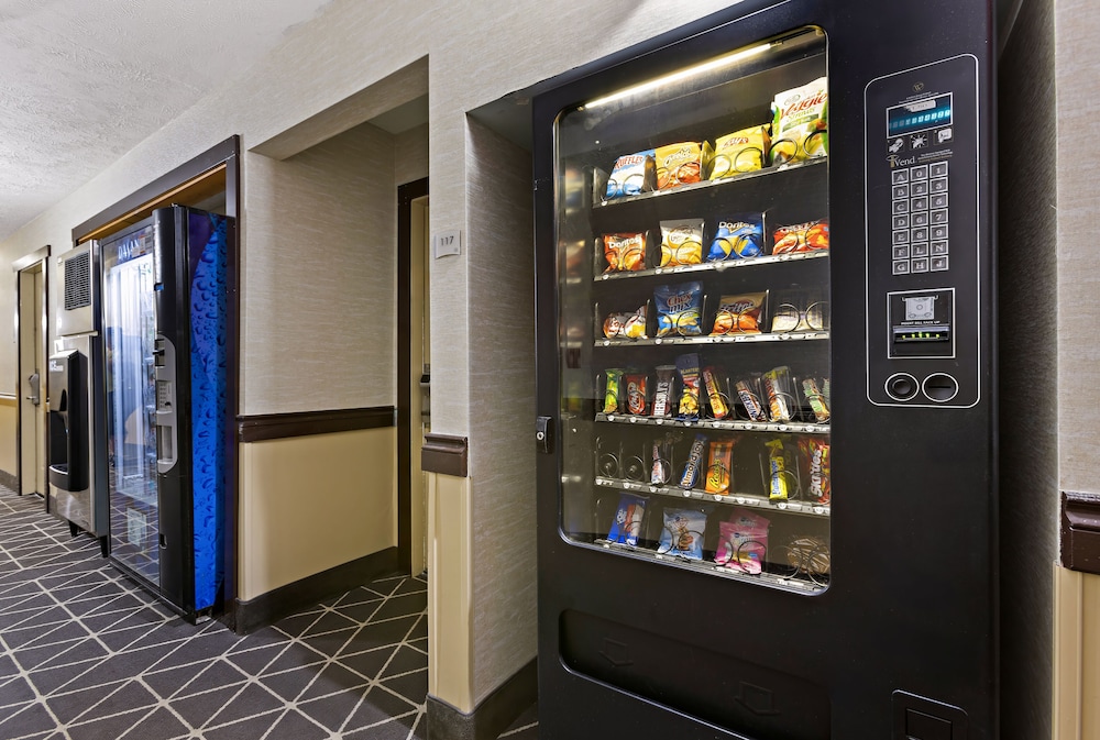 Traverse City Vacations - Quality Inn Traverse City - Property Image 12