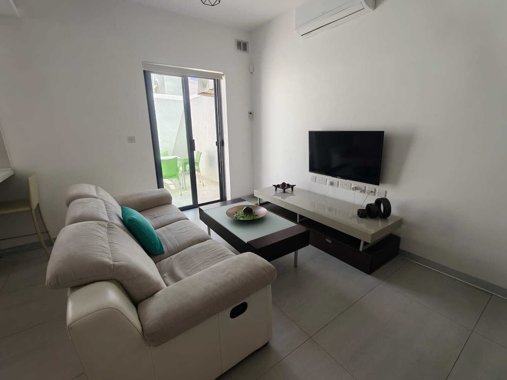 Pembroke Double Room with Private Bath