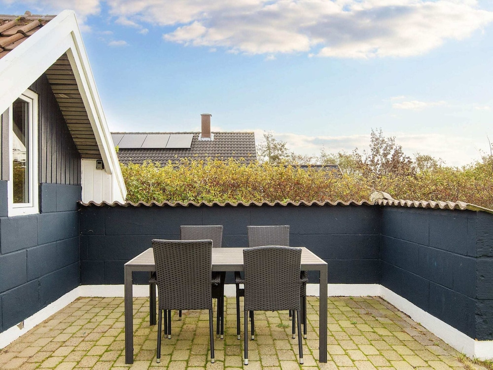 6 Person Holiday Home in Vemb