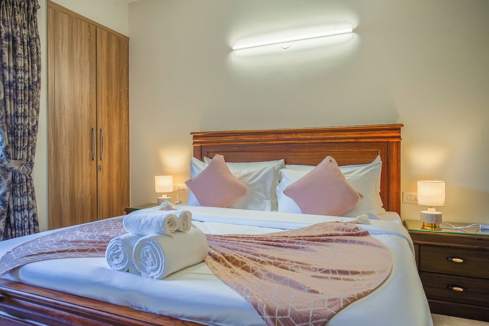 Alaya Stays Veera Marina 3 BHK Apartment