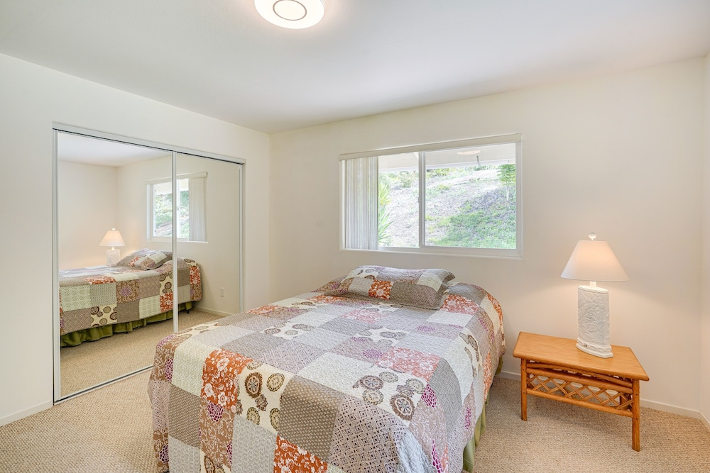 Captain Cook Home on Quiet 3 Acres w/ Fruit Trees