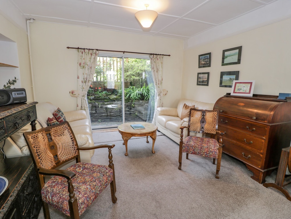 6 Glyn Terrace