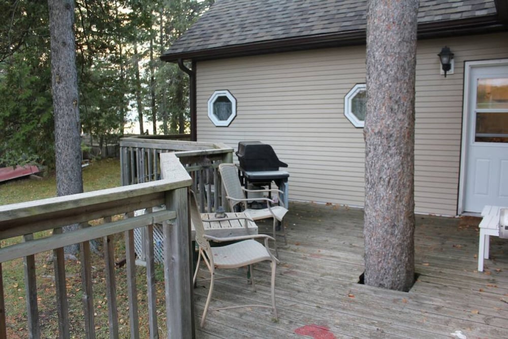Rustic Pines Waterfront Cottage Clear Water