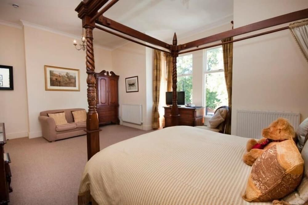 Ellingham House