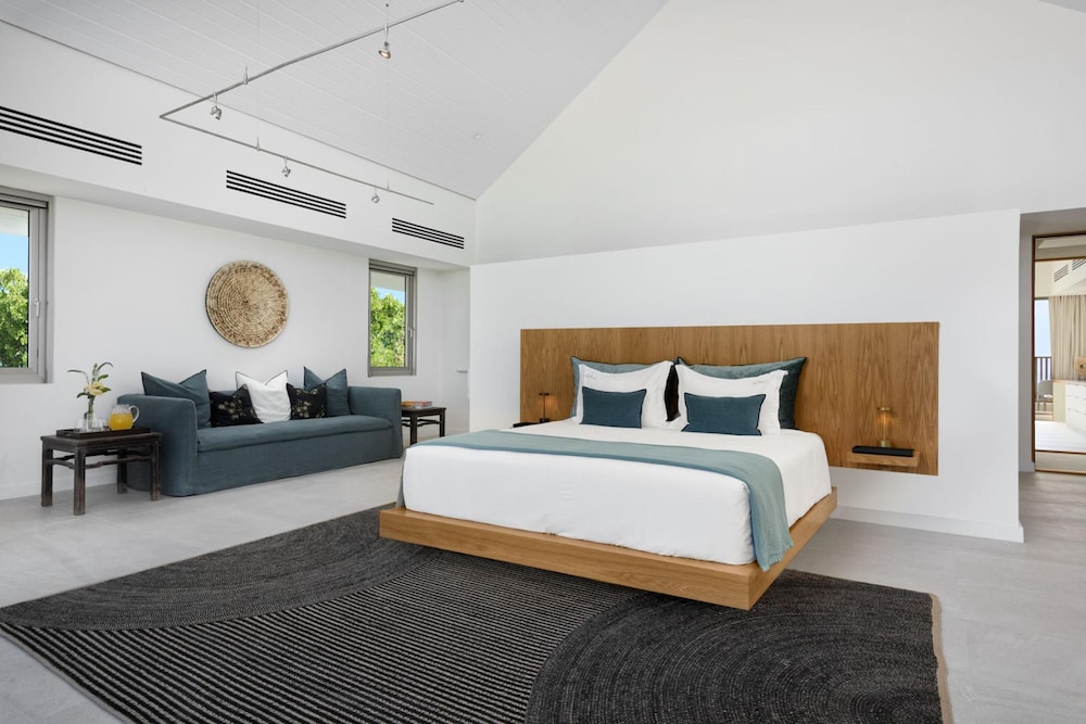 La Mer Villa South Oceanfront Luxury on Sapodilla Bay