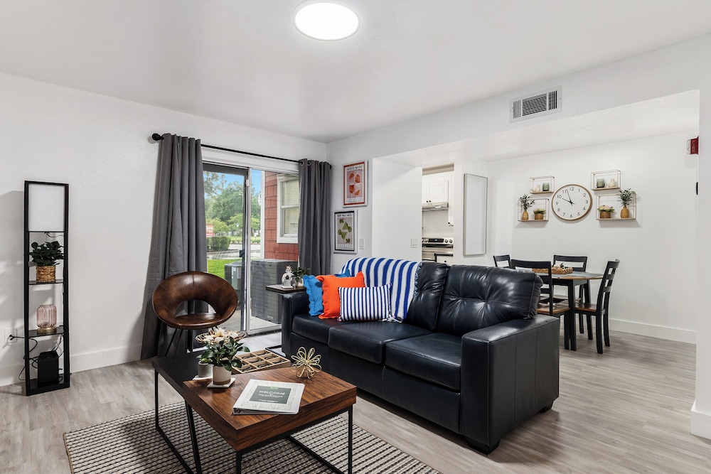 Cozy UF Condo Near Shands UF on Archer