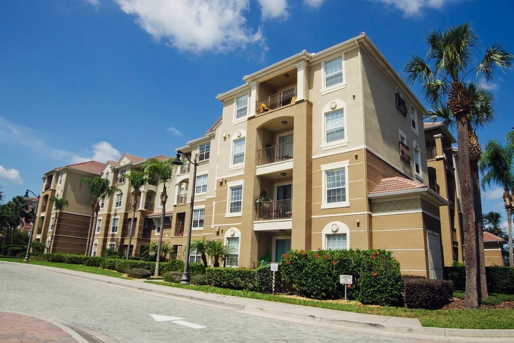 Stylish and Accessible in Vista Cay With Lake View - 3bd/2ba Condo 3vc114