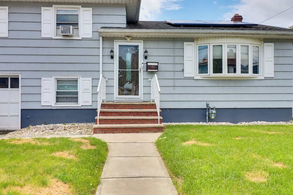5 Mi to Dtwn Newark: Hillside Vacation Rental