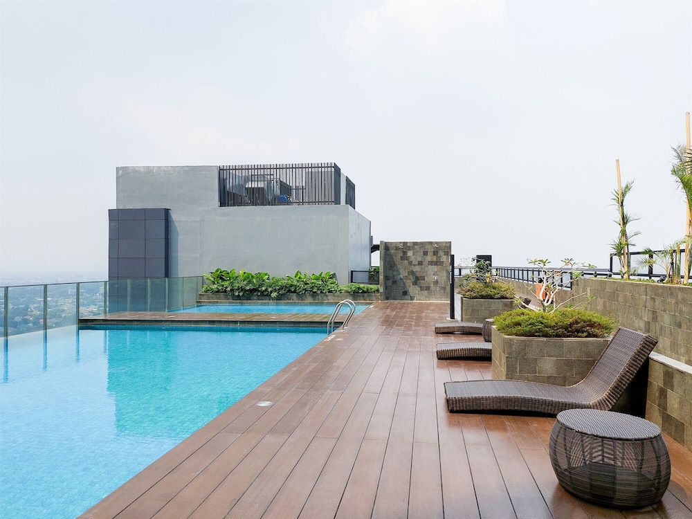 Nice And Elegant Studio At Bintaro Embarcadero Apartment