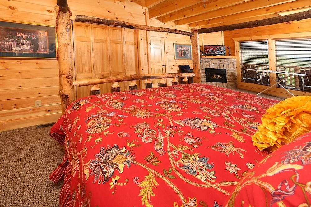 Picture Perfect 7 Br cabin by RedAwning