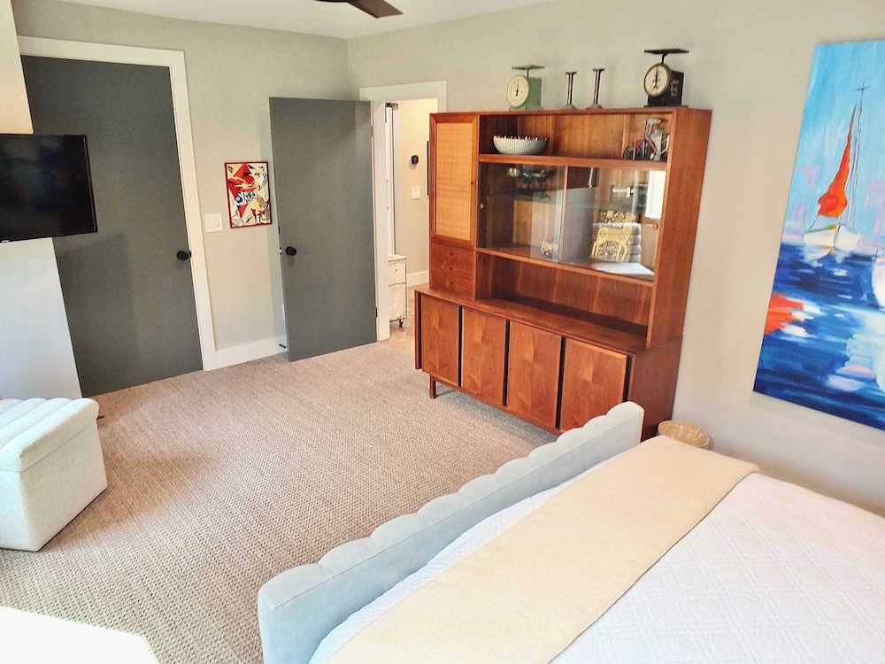 Naples Luxury Retreat - 3 BDR Stay for 6 With Rooftop Patio