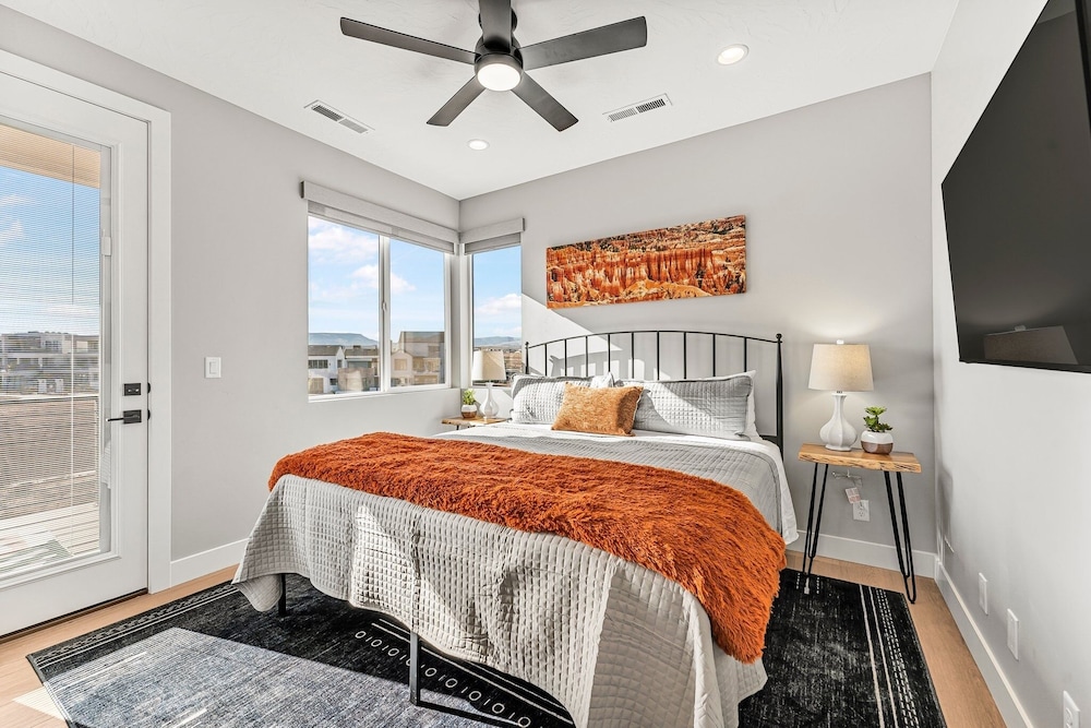 Slickrock Shore 8 Bedroom Townhouse