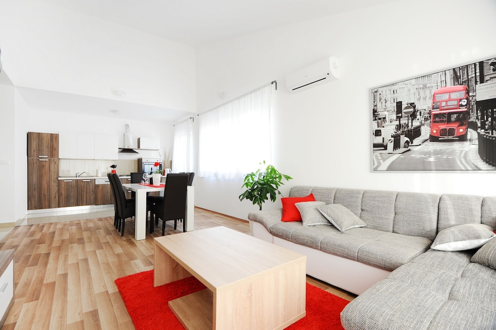 Apartments Hills
