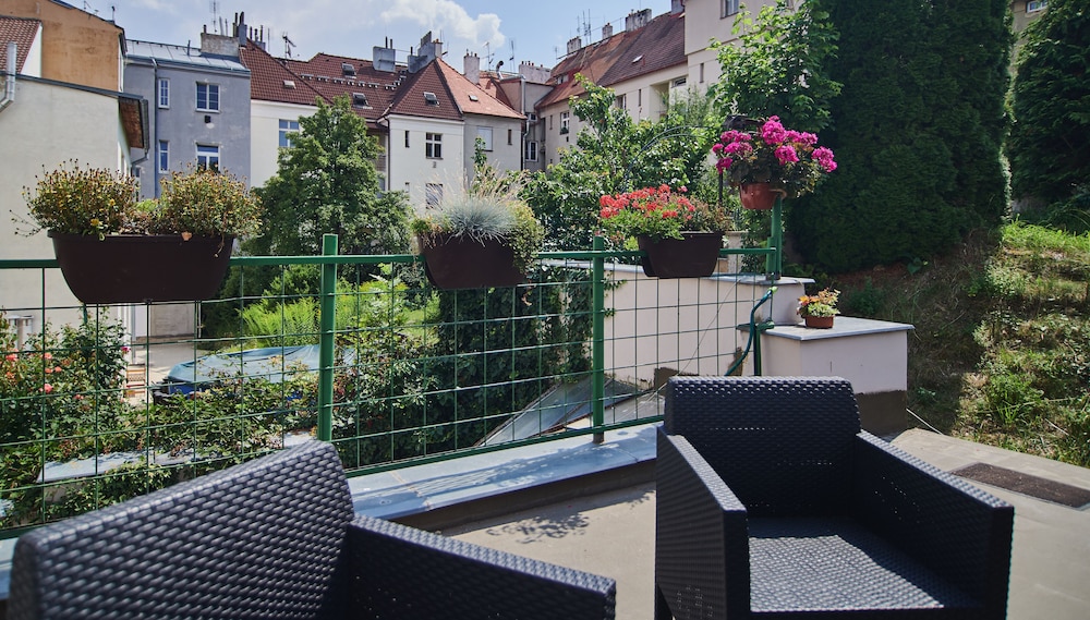 2 Bedroom Home near Prague Castle