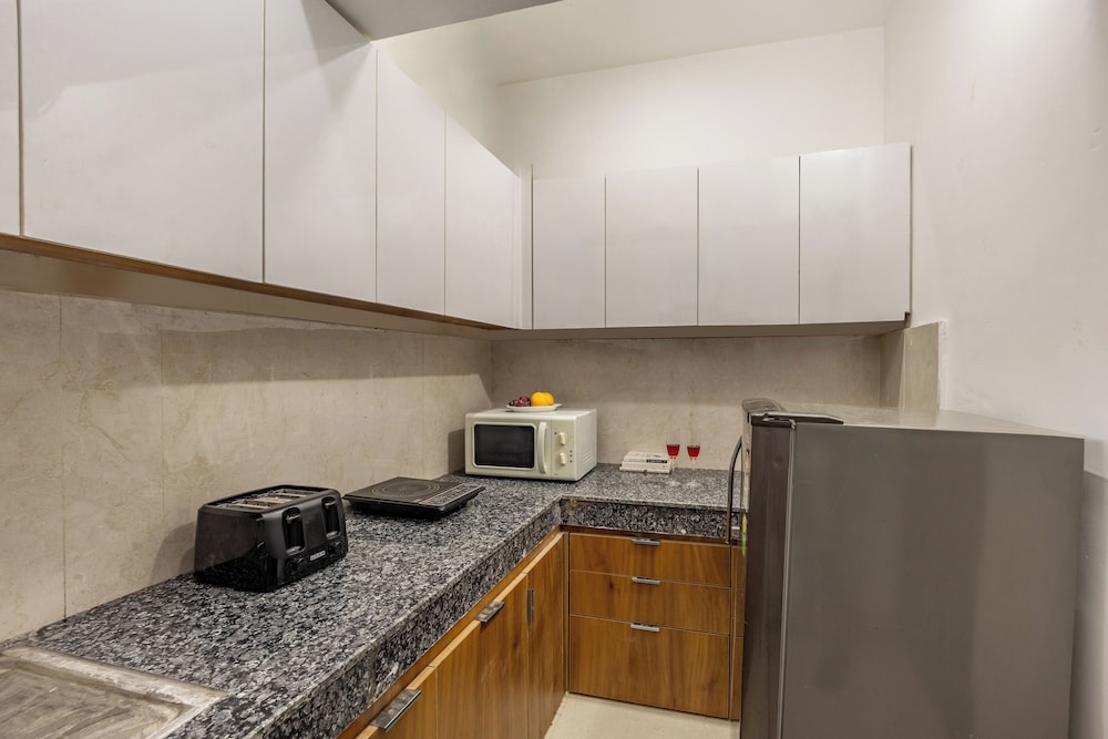 ELIVAAS 5 BHK With Pvt Pool - Zenora