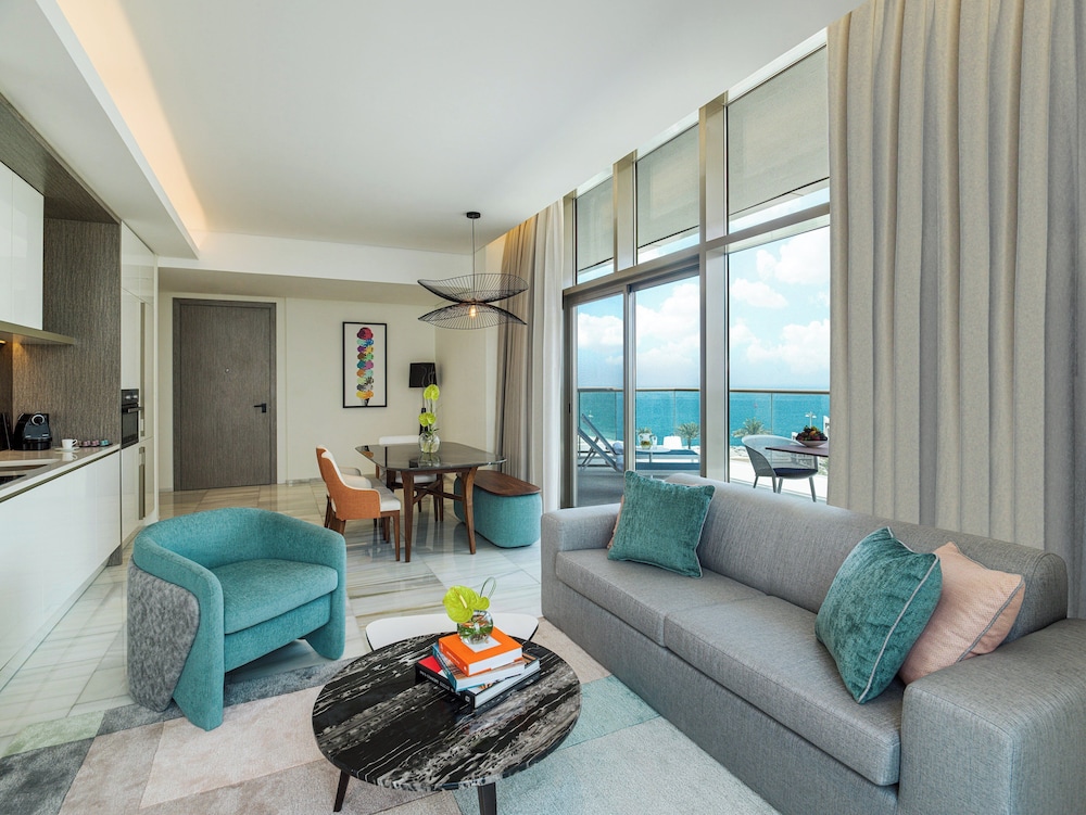 Th8 Palm Dubai Beach Resort, Vignette Collection by IHG