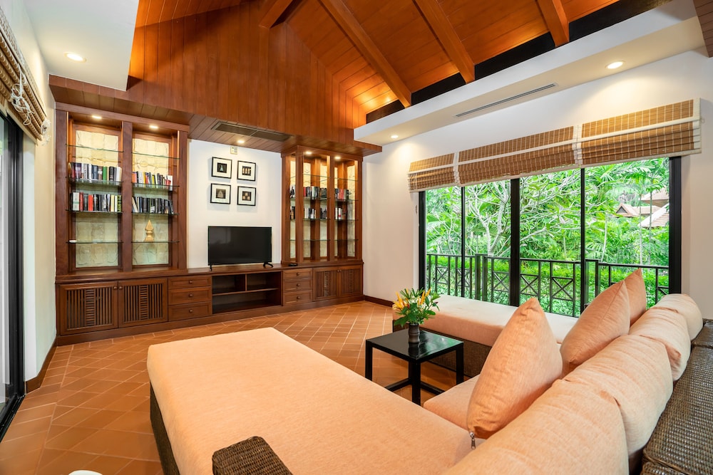 Nai Harn Baan-Bua Villas