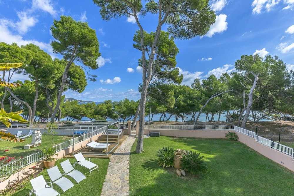 Alcudia Beach Front Villa, Private Indoor Pool photo 5