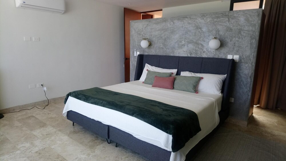 Casa El Patron - Yucatan Home Rentals view 2