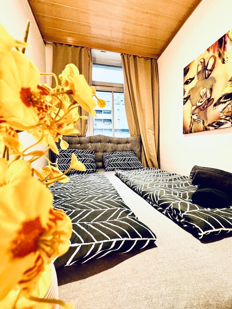 Cozy 4BR Apt for 12P Near FAC Platz