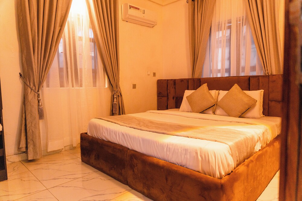 247 Luxury Apartment view 5
