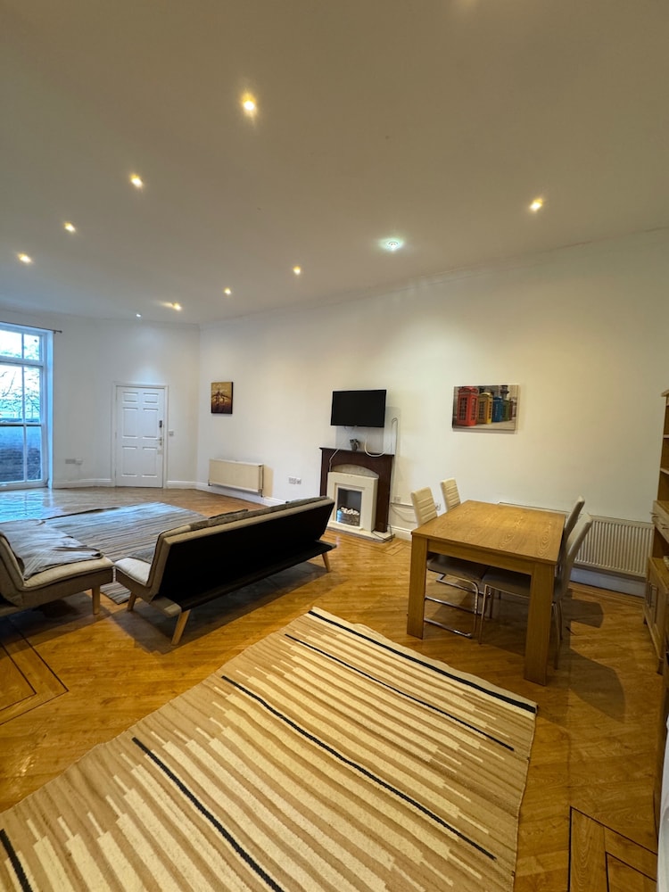 Westgate Haven - Spacious 4 Bedroom Apartment