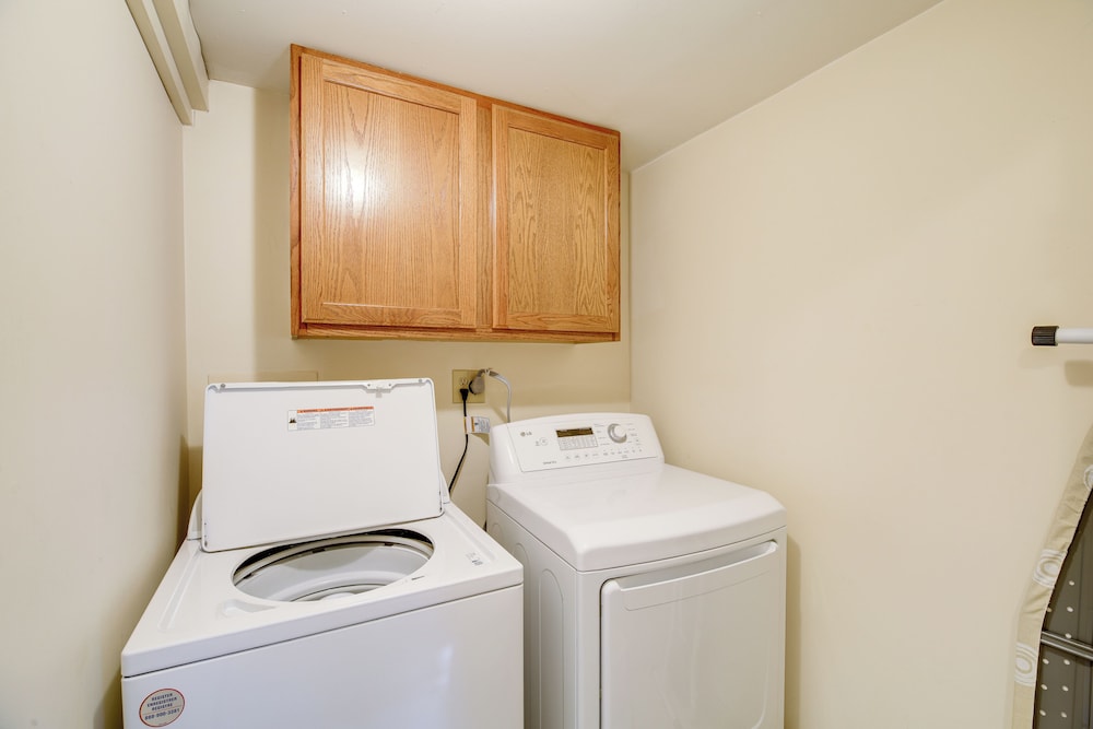 Cozy Home w/ Spacious Yard: 2 Mi to Dtwn Bristol