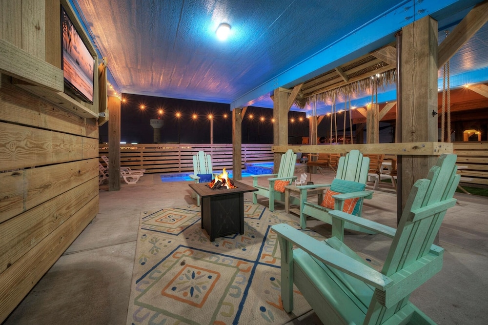 Totally Beachin by Avantstay Private Pool Hot Tub Swing Seats Beach Get Away