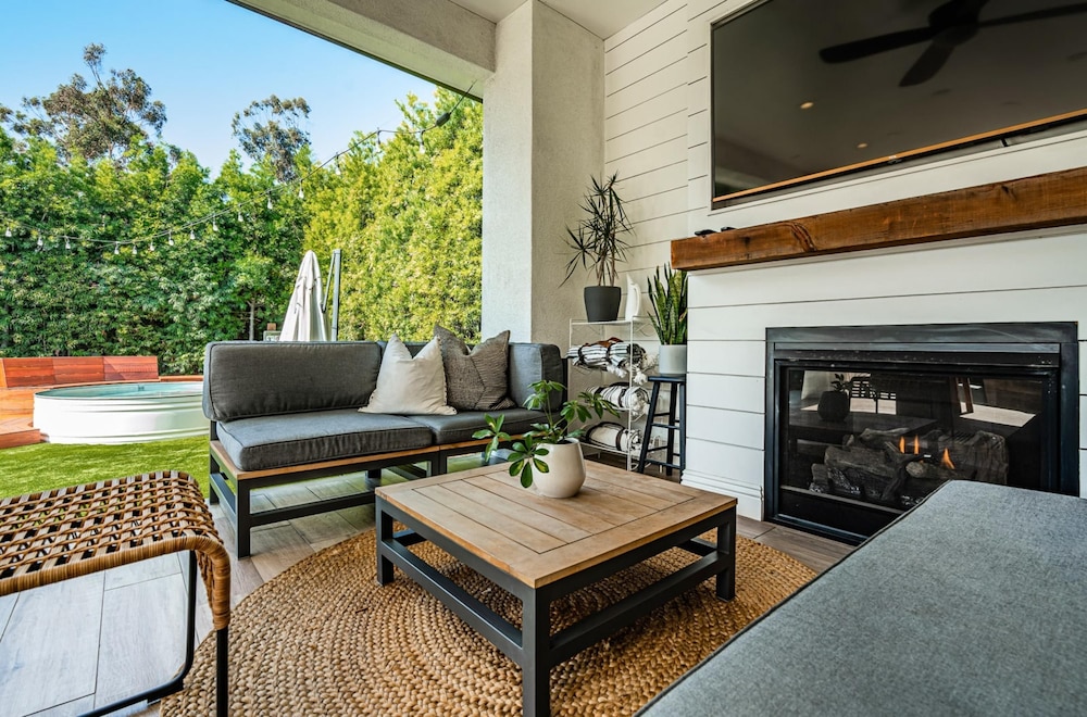 Spacious 5 BR Near Heart of South Park
