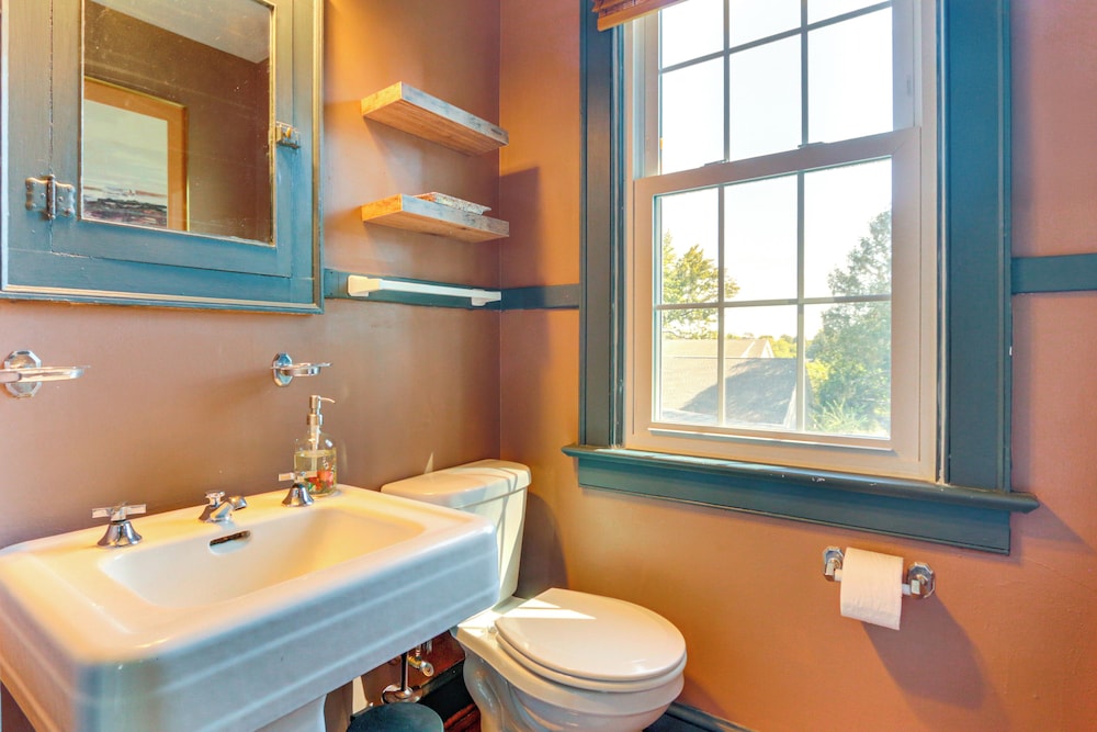 Walkable Location: Historic Home in Charles Town!