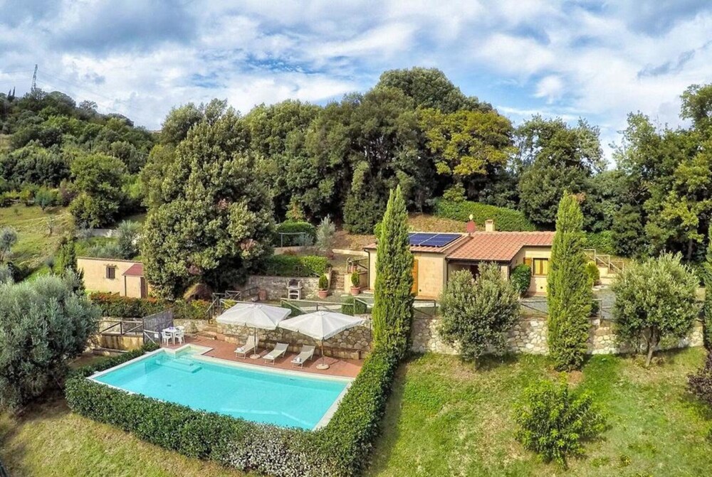 Villa Lustignano view 3