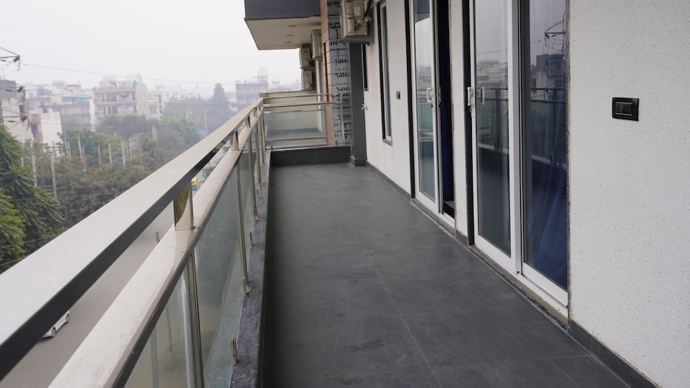 The Palm Studio view 5