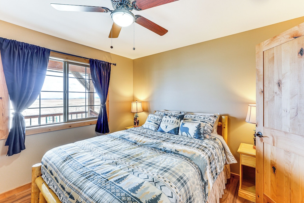 Wraparound Deck: Newly Built Home in Grangeville!