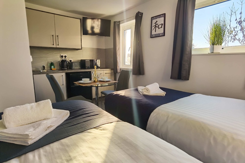 4BR Contractor Accommodation w 4 Bathroom