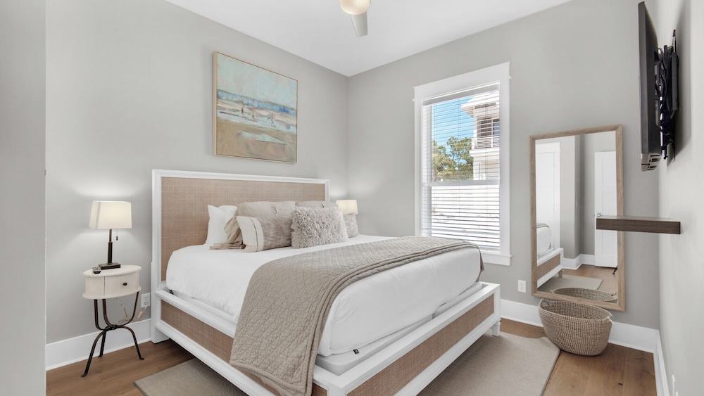 5BR Sleeps 14 in Seagrove Beach, Golf Cart, 6 Bikes, Pool + Free Attractions!