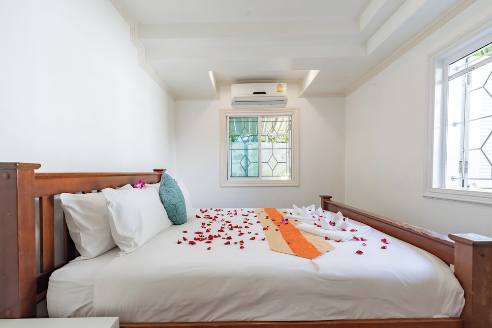 Luxurious 5-bedroom Pool Villa in Heart of Patong, Phuket