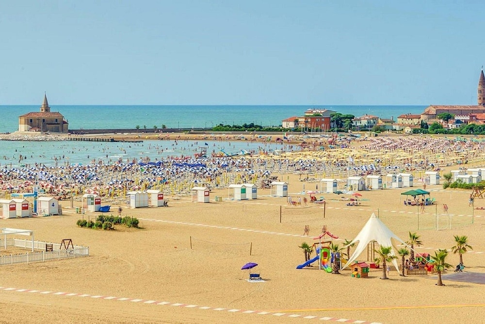 Relaxing Coastal Stay in Lido Altanea