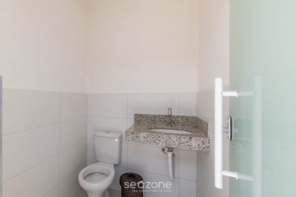 Comfortable Home With Great Location! Bmr0004