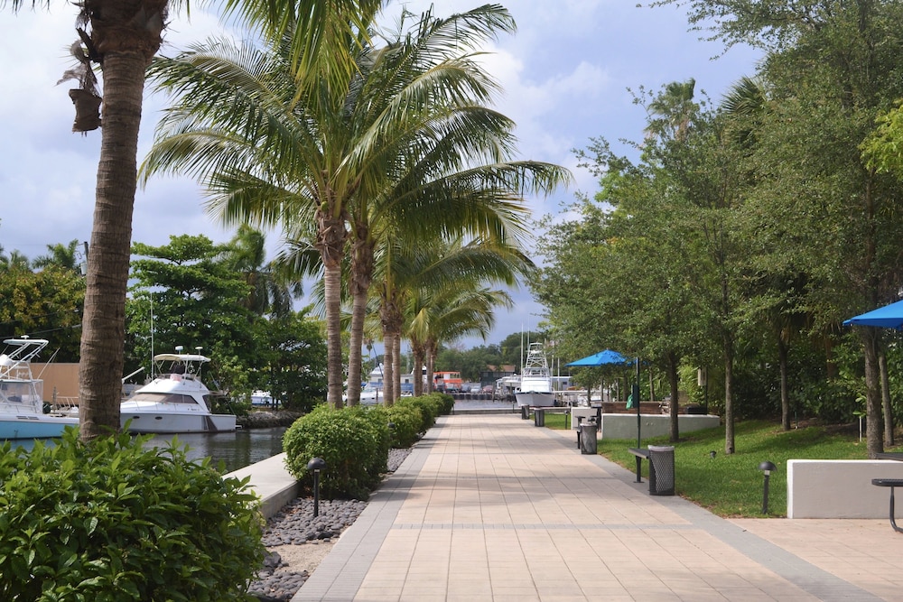 Oaks on the River Boutique Residences